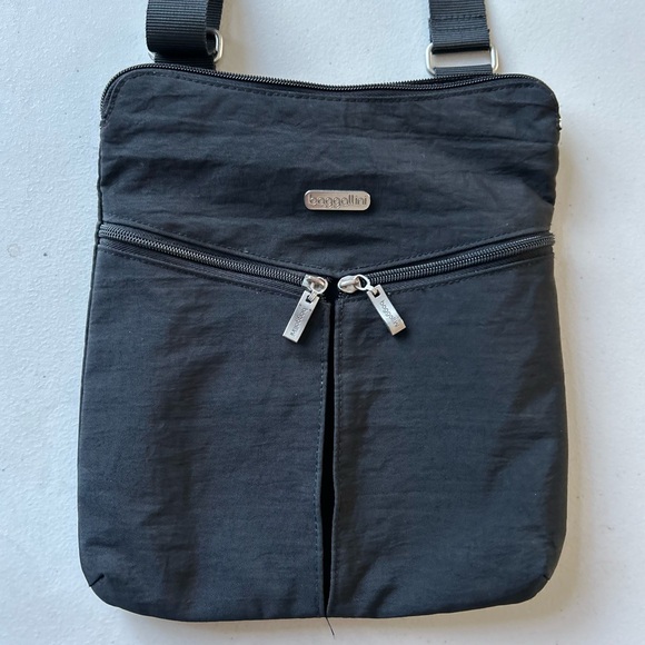 Baggallini Medium Black Nylon Crossbody Bag - Picture 1 of 8